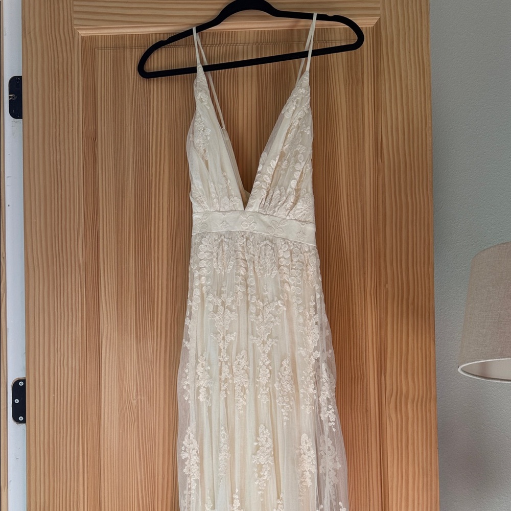 Chic Cream Lace Wedding Dress